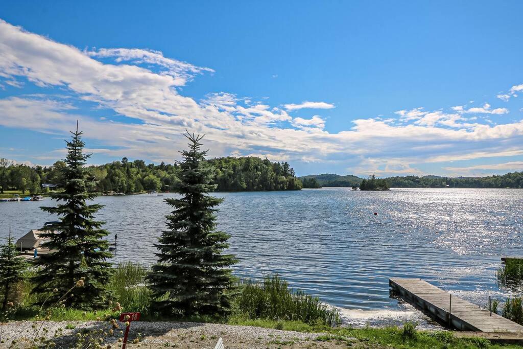 Charmant Chalet Face Au Lac Avec Poele Au Bois Gracefield Exterior photo