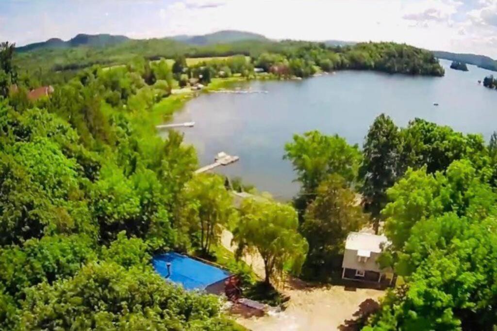 Charmant Chalet Face Au Lac Avec Poele Au Bois Gracefield Exterior photo