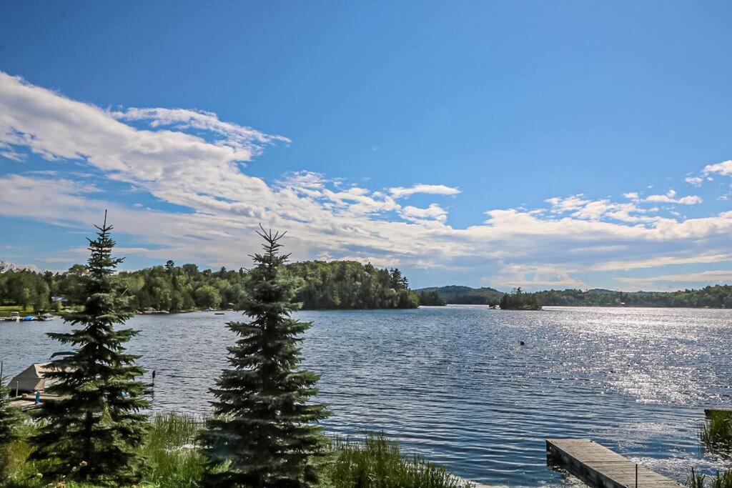 Charmant Chalet Face Au Lac Avec Poele Au Bois Gracefield Exterior photo