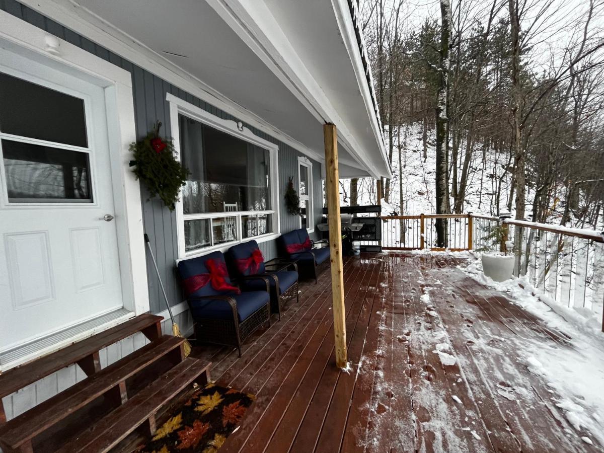 Charmant Chalet Face Au Lac Avec Poele Au Bois Gracefield Exterior photo